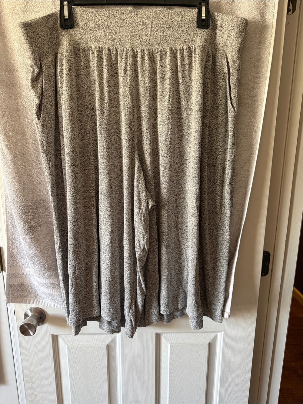 Livi Active Heather Gray Wide-Leg Cropped Knit Pants